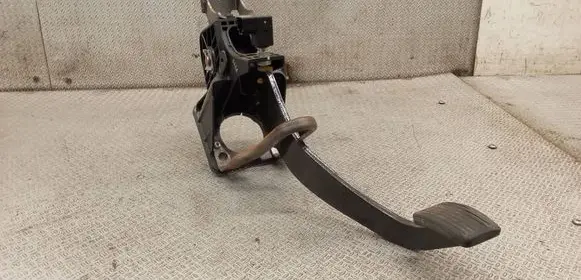 KIA Carens II Brake pedal 328001DXXX
