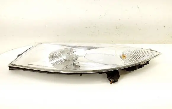Nissan Juke I F15 Headlight/headlamp