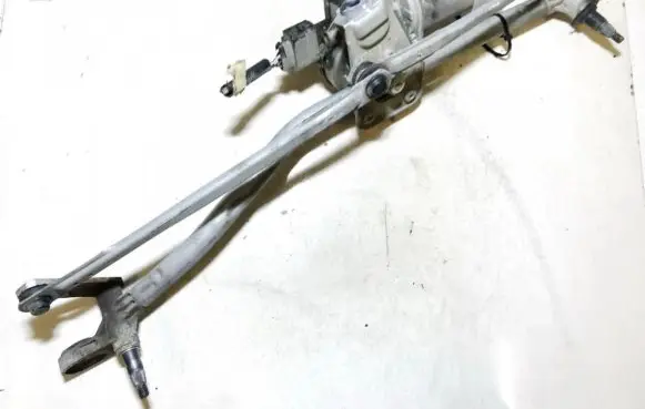 Mazda 3 I Front wiper linkage and motor