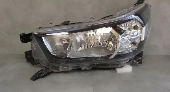 Toyota Hilux VIII Headlight/headlamp