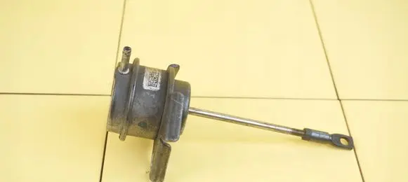 Nissan Juke I F15 Turbo solenoid valve 4937318402 30SP27