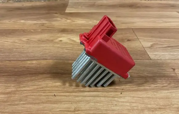 Audi TT Mk1 Heater blower motor/fan resistor 1J0907521 657364M 5DS00646701