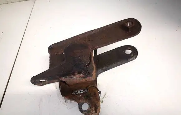 Chrysler Voyager Engine mounting bracket