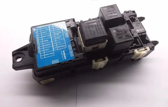 Volvo S40, V40 Fuse module 30807016 MB953383