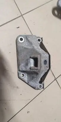 BMW 5 GT F07 Engine mounting bracket 6777628 6777624