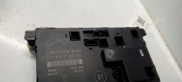 Mercedes-Benz CLS C219 Door control unit/module 2118702185