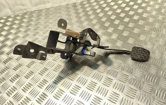 Mazda 3 II Clutch pedal 