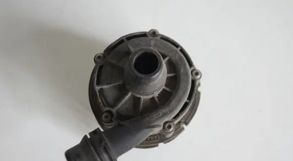 BMW M4 F82 F83 Electric auxiliary coolant/water pump 0392824062