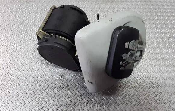 Middle seatbelt (rear)