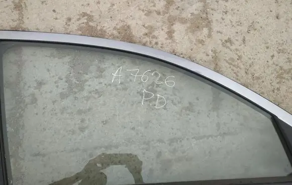 Mitsubishi Outlander Front door window glass four-door