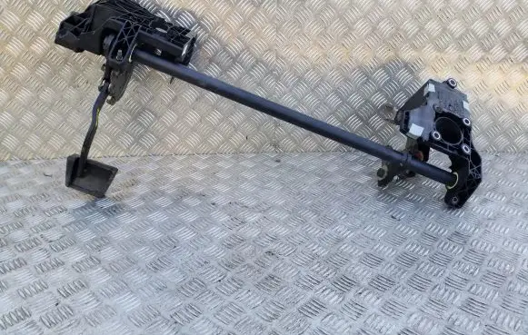 Jeep Cherokee Brake pedal P04581814AE