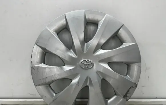 Toyota Yaris R15 wheel hub/cap/trim 4260252450