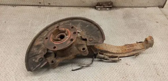 Volkswagen Touareg I Front wheel hub spindle knuckle 