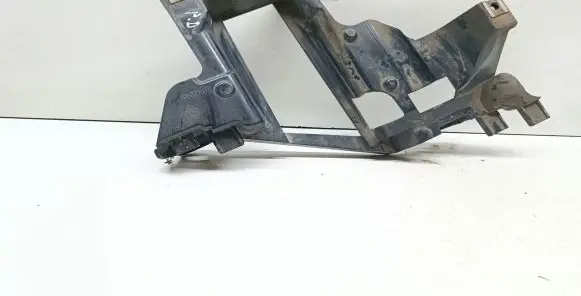 Headlight/headlamp mounting bracket