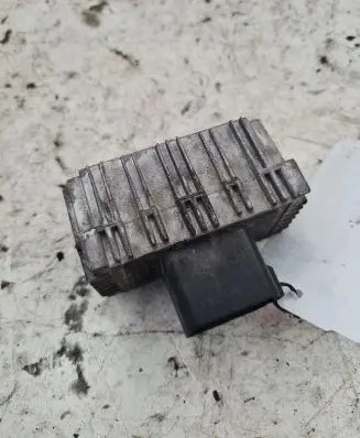Volkswagen PASSAT B6 Glow plug pre-heat relay 09132691
