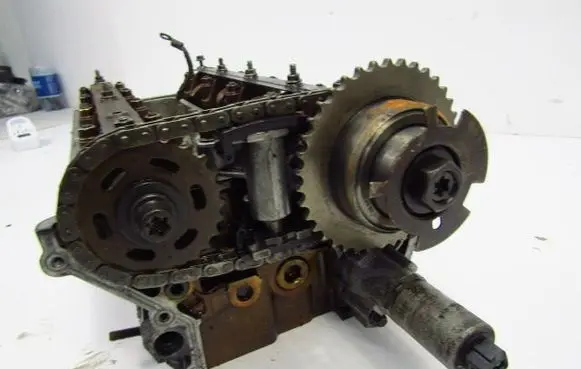 BMW 5 E39 Engine head 1745461