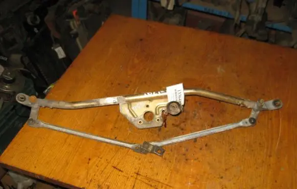 Seat Toledo I (1L) Front wiper linkage and motor