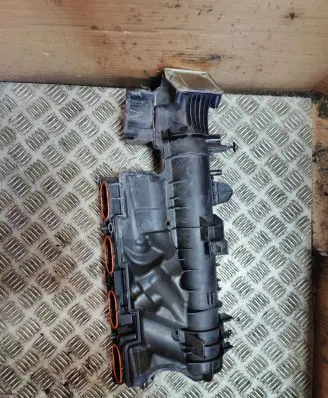Mercedes-Benz CLA C117 X117 W117 Intake manifold A2700900737Q06