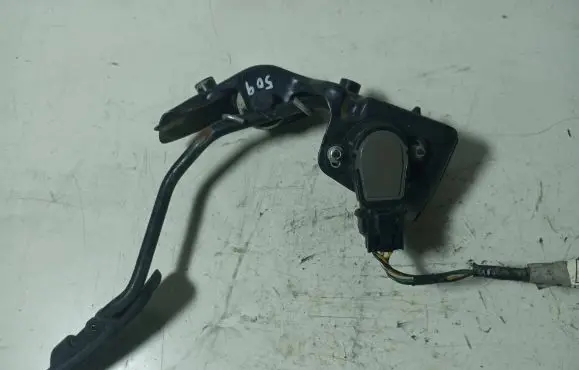 Toyota Corolla Verso AR10 Accelerator throttle pedal 822230F040C 5W0118248