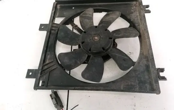 Mazda 626 Radiator cooling fan shroud
