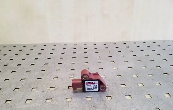 Volvo V50 Airbag deployment crash/impact sensor 30737138
