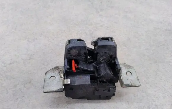 Mercedes-Benz B W245 Tailgate lock latch 