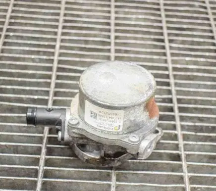 Dacia Sandero Vacuum pump 705641000 146505272R