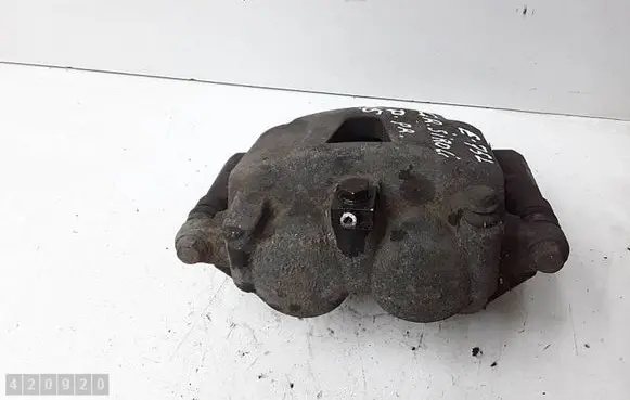 Jeep Grand Cherokee (WK) Front brake caliper