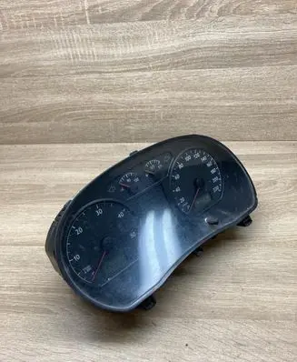 Volkswagen Polo IV 9N3 Speedometer (instrument cluster) 6Q0920820L