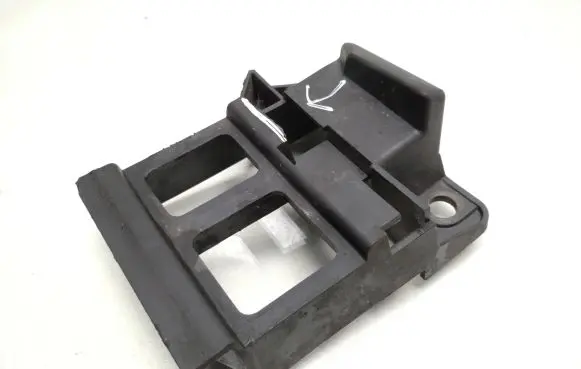 Front bumper mounting bracket