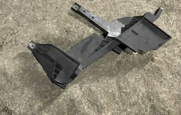BMW X3 E83 Headlight/headlamp mounting bracket 1301073024