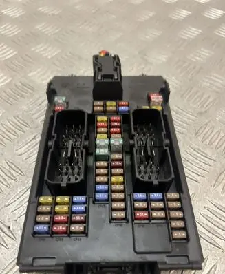 Volvo XC90 Fuse module 32142591