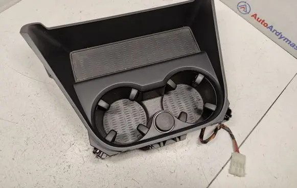Cup holder front