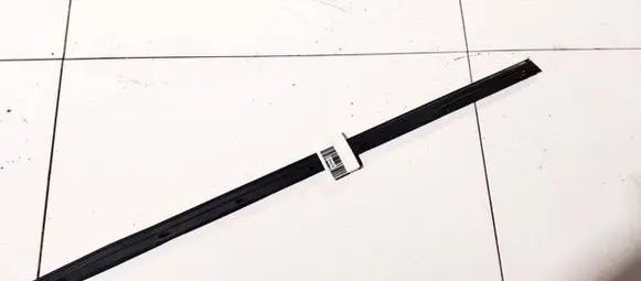 Toyota Yaris Front door glass trim molding 