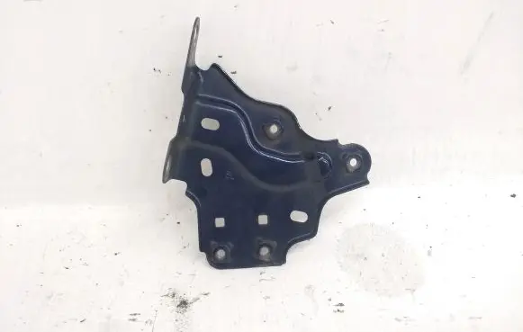 Toyota Prius (XW30) Fender mounting bracket