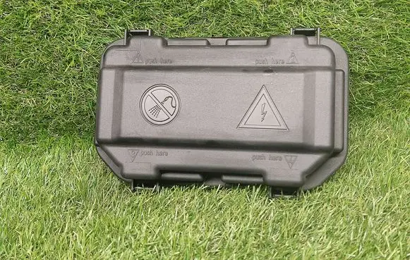 BMW 3 F30 F35 F31 Fuse box cover 9224872 61149224872 10688710