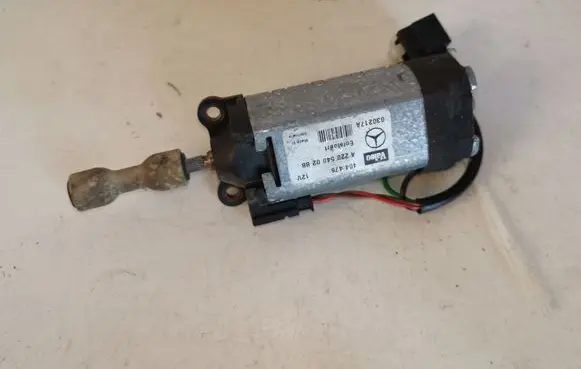 Mercedes-Benz E W211 Steering column adjust motor A2205400288
