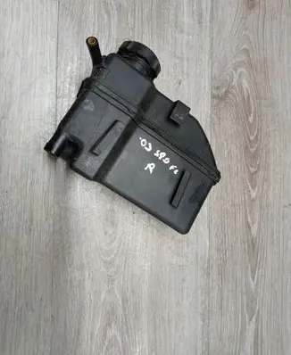 Power steering fluid tank/reservoir