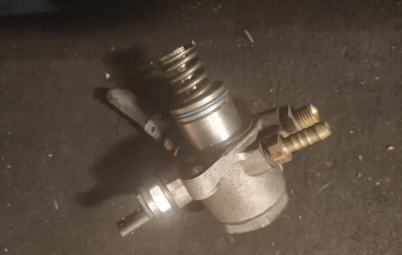Audi A7 S7 4G Fuel injection high pressure pump 079127025ae