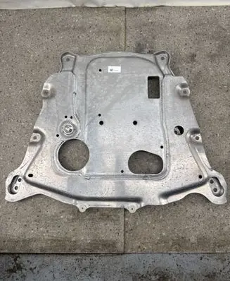 BMW XM Engine splash shield/under tray 6853621