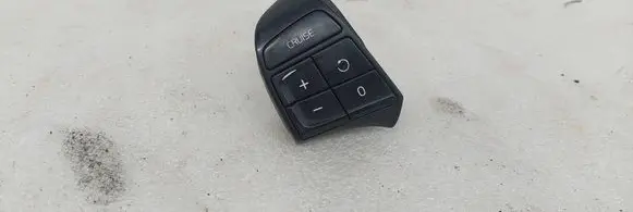 Volvo S40 Steering wheel buttons/switches 8637471
