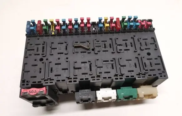 Volkswagen Golf III Fuse box set 357937039