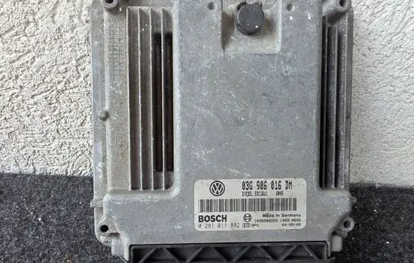 Volkswagen Golf V Engine control unit/module 03G906016DM