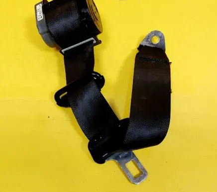Mazda 323 Rear seatbelt 0426017