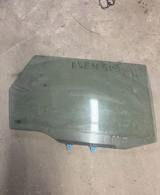 Toyota Avensis T220 Rear door window glass