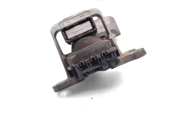 Nissan X-Trail T32 Engine mount bracket 11211-4BA04