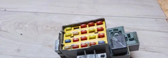 Chrysler PT Cruiser Fuse box set 4793408 AW127140K046 P04795556AB