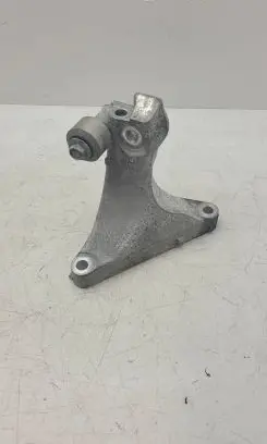 Subaru Outback (BS) Engine mounting bracket