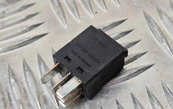 Audi A6 S6 C6 4F Other relay 7M0951253C 95VW10K705EA A1001X47