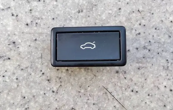 Skoda Octavia Mk4 Tailgate/boot open switch button 3C0959831A16 3C0959831A
